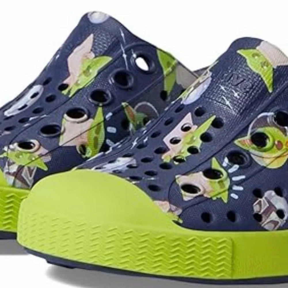 Native Jefferson Star Wars Print -Regatta Blue / Chartreuse Green /Mando size 8